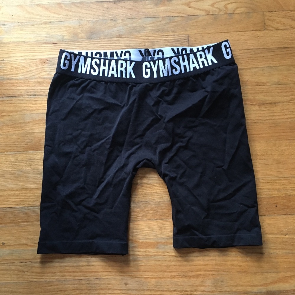 GYMSHARK black biker short